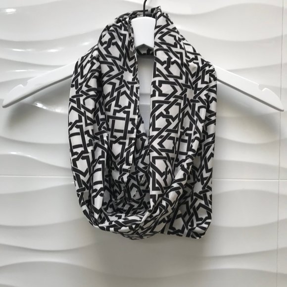 Apex Black and White Scarf - Picture 1 of 4